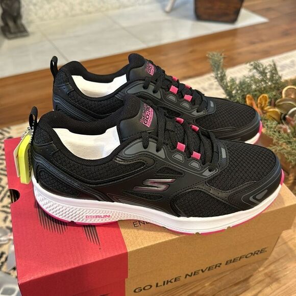 Skechers Women's Go Run Consistent Sneaker Black NEW with box